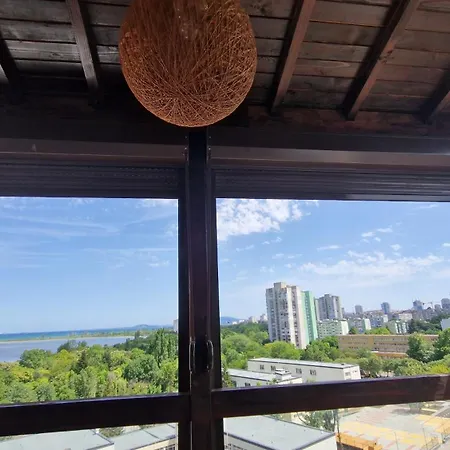 зорница Apartment *